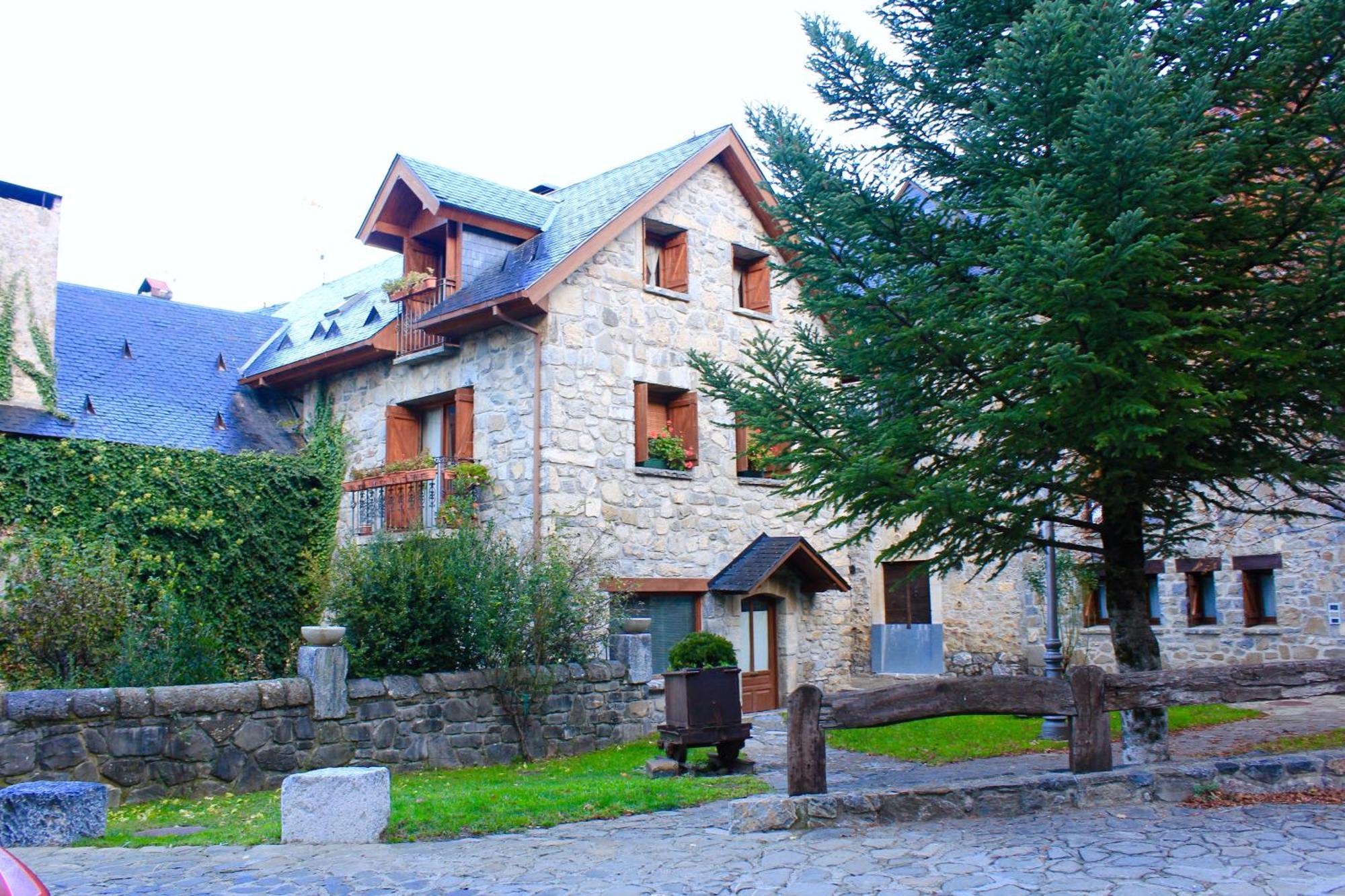Apartamento Con Jardin Casa Mendiluce El Pueyo de Jaca Buitenkant foto